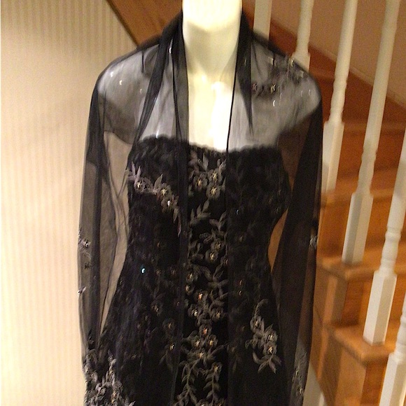 💕3X HP💕⬇️PD⬇️Mon Cheri Black with silver evening ball gown with matching shawl - Picture 1 of 12